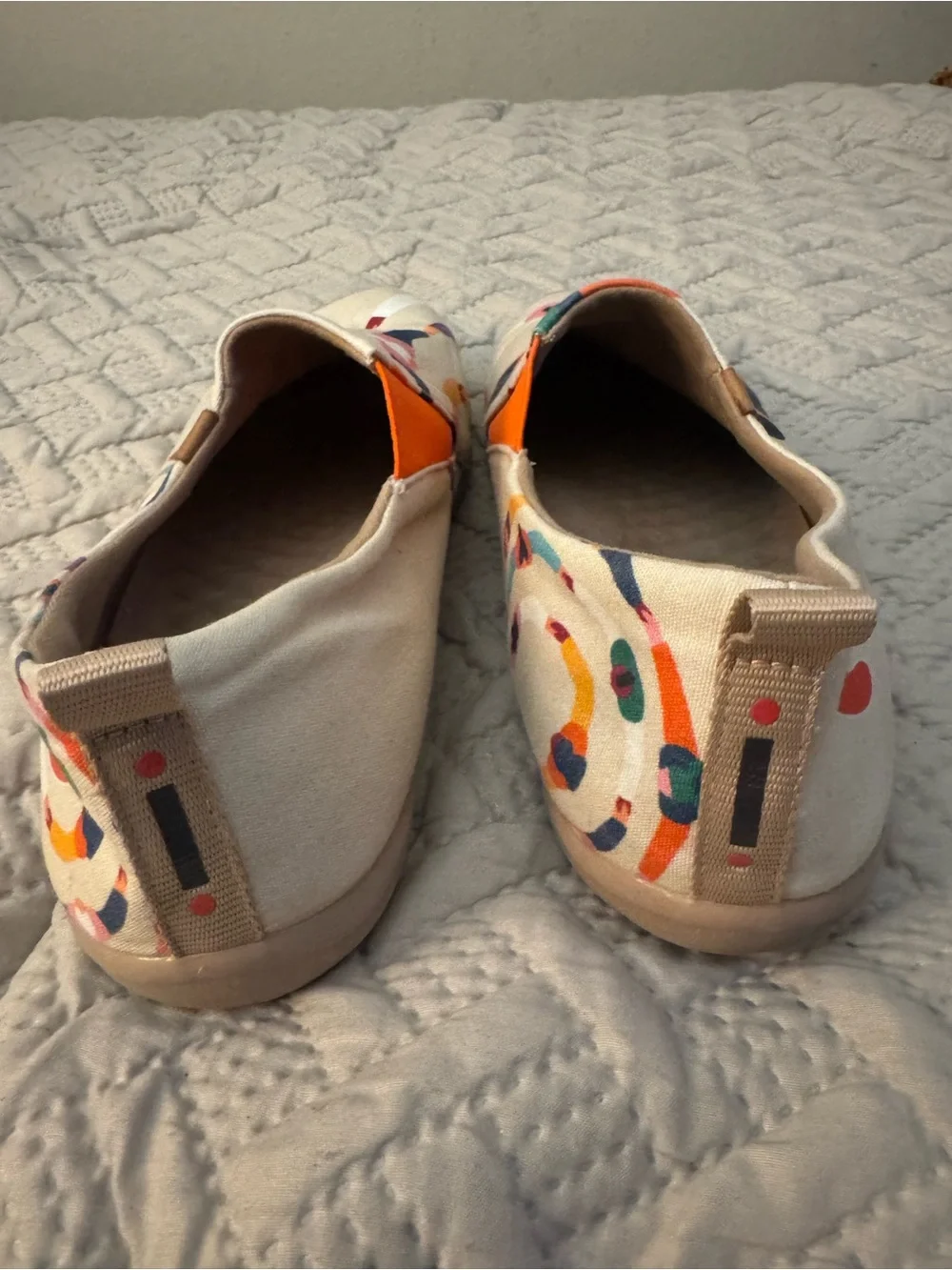 UIN Women Espadrilles Slip-On in Cream with Multicolor Rainbow Print size 10.5